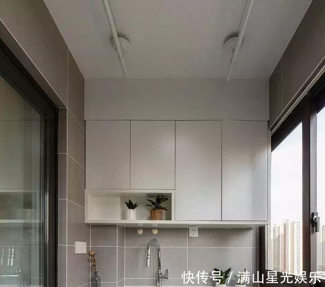 同样是一个阳台,别人家的阳台这样装,真是漂亮又实用