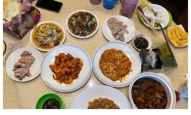 出鏡|黃曉明深夜曬美食，baby的粉色保溫杯出鏡，還有她最愛(ài)吃的紅燒肉