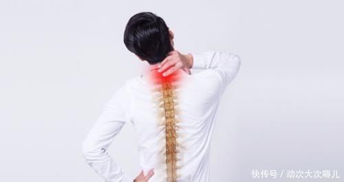 这才叫神医按一个地方,颈椎就不疼了快学学吧~