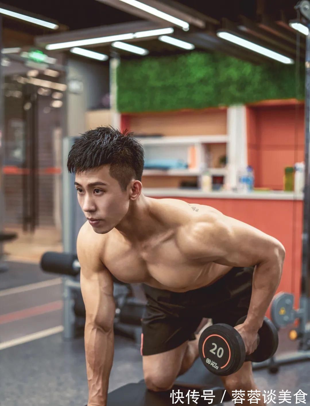 髋关节|型男医生的鲨鱼线六块腹肌引发舔屏，网友看后直呼我可以