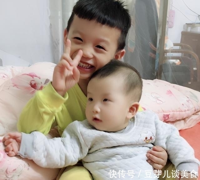 妈妈|妈妈出去买菜,9岁儿子自告奋勇照顾1岁妹妹,回来后宝妈后悔了