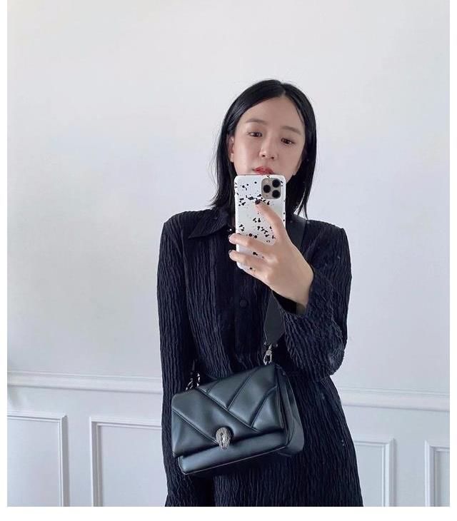 光洙|认真签名中的宋智孝，比心+wink