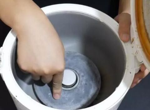 电饭锅这个位置要经常擦,不然越用越耗电,学会告诉家人跟朋友