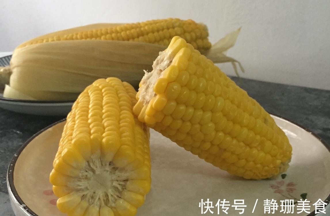 做法|玉米生着冻还是煮熟冻?这才是正确做法,放上一年都不干瘪很新鲜