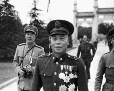 军队|他是实力最强军阀,地位比冯玉祥阎锡山高,老蒋忌惮把他调离军队