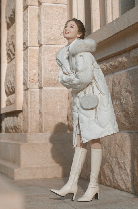 长筒靴|冬天穿“小白靴”更惊艳,显瘦耐看还减龄,配大衣美极了!
