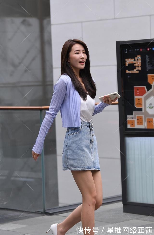 裤子|黑衬衫搭配时尚打底裤,休闲随性,展现出高挑纤细的身材