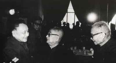 周树人@近代最难评价的三兄弟老大是大作家 老二是大汉奸 老三是副国级!