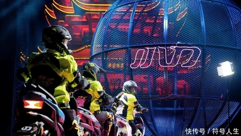 冯巩 喜剧届半壁江山齐聚2021各大卫视春晚,小刀电动车竟成大忙人