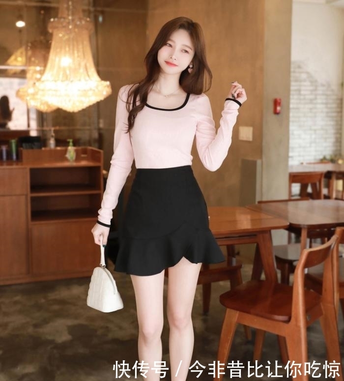 黑色高腰短裙,裙摆处不规则设计,个性时尚