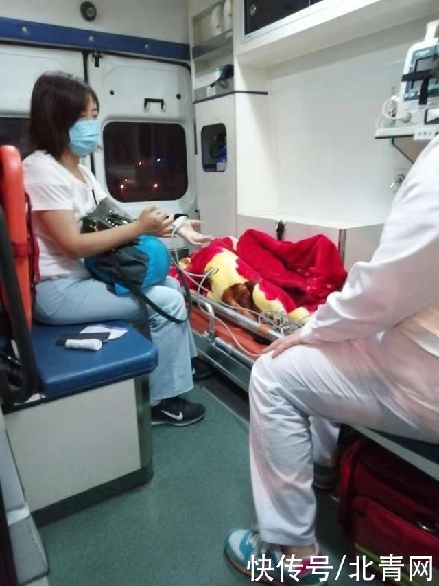 乘务|湖南一旅客飞机上突发心脏疾病，机组人员7分钟滑回飞机救人