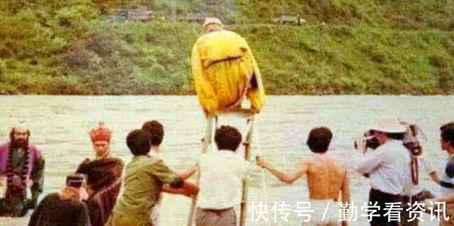 龙宫&《西游记》“骗”观众33年,龙宫用鱼缸拍,孙悟空差点被烧死