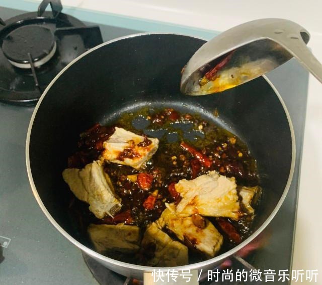 红烧排骨面，香喷喷的炒入味！