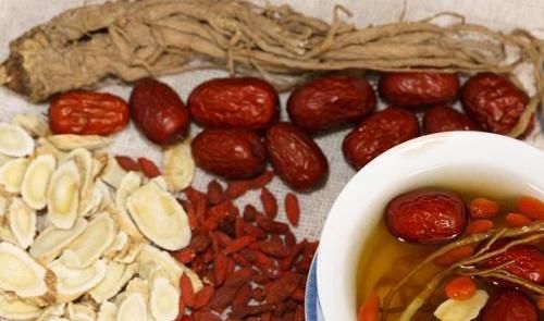 黄芪养生|黄芪泡水喝有益于脾、肺、气血，记住三句话就是用黄芪养生的高手