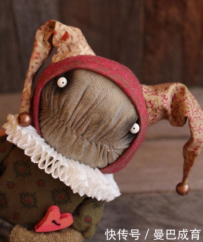 美女&俄罗斯美女手工艺术家和她独特的玩偶们!