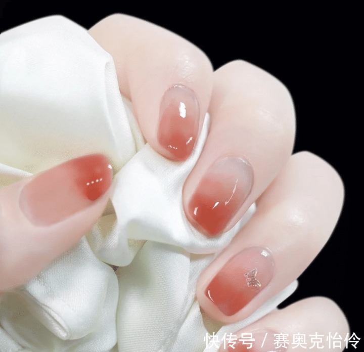 温柔可爱的果冻感美甲,拿图去做!