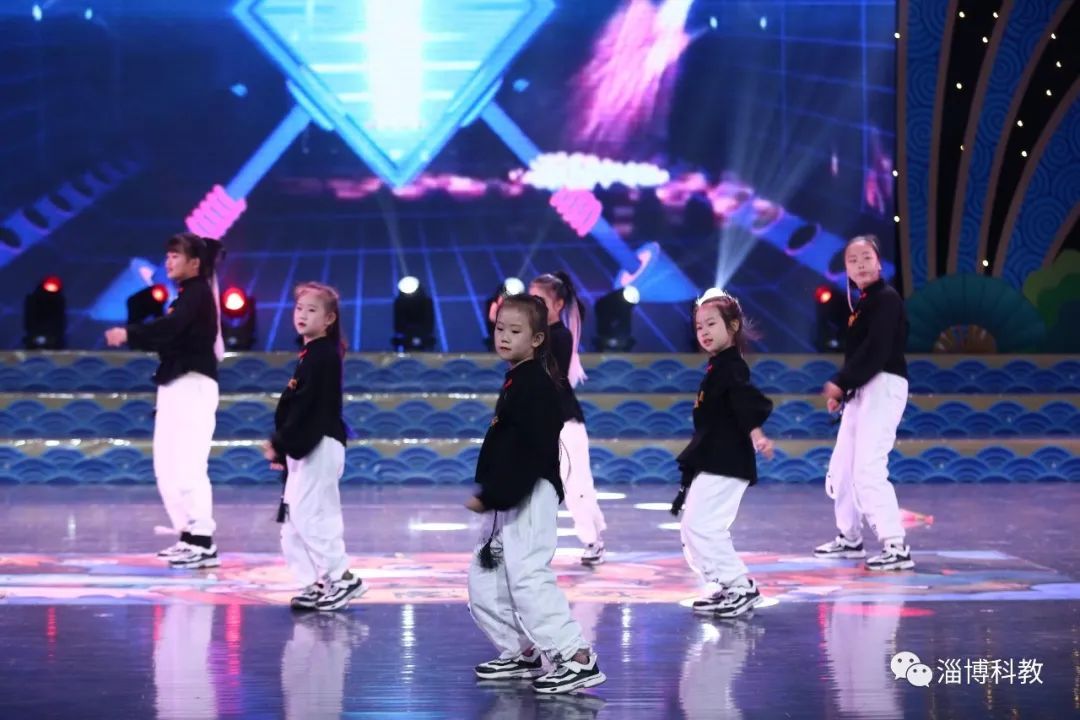 大幕拉開！2022跨年盛典開啟錄制！一起為孩子們加油！