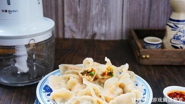 三伏天最爱这素馅饺子,鲜嫩可口,5块钱做一锅,比肉馅还受欢迎