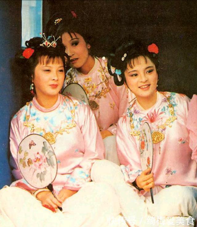 荣国府@红楼梦:荣国府张灯结彩,探春一声娘,赵姨娘肝肠寸断