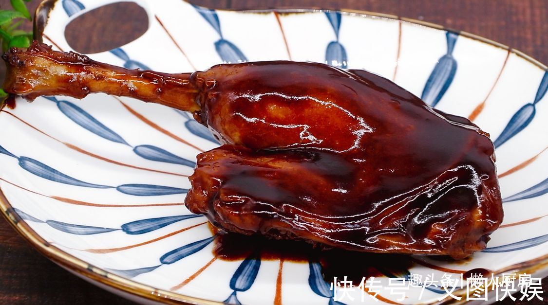 回家|7元买了两只鸭腿,回家简单做了一盘酱鸭腿,比卖的好吃多了
