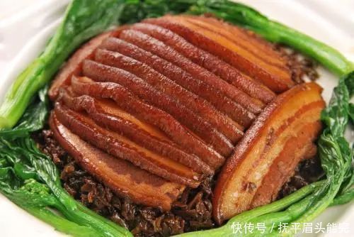 大厨|扣肉别再用油炸了,教你一种新做法,肉烂味香,连大厨都夸赞我
