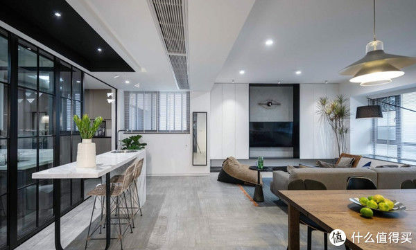 客厅|她坚持在玄关加一扇门，家人都觉得很鸡肋，入住后才发现真好用！