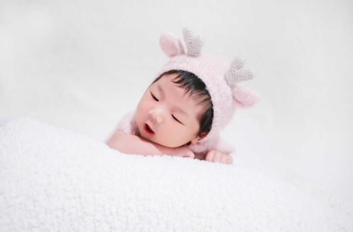 衣服|“满月照”成圈套,越来越多的父母往里跳,娃不哭闹却受罪