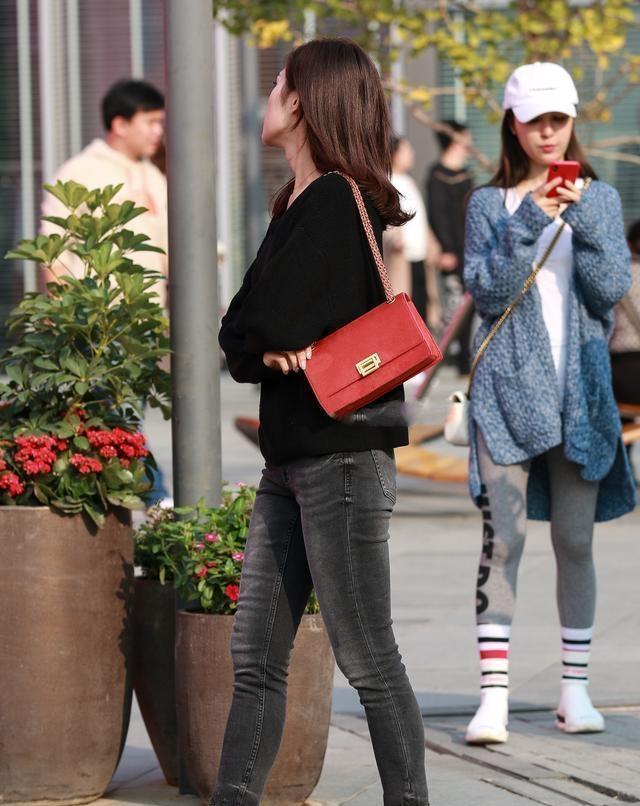 小上衣|魅力十足的打底裤穿搭舒适不失自在感，展现英姿飒爽，甜美时尚