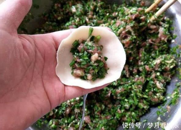 回家|拌饺子馅,很多人不懂先放盐还是油,跟我这样做回家过年人人夸