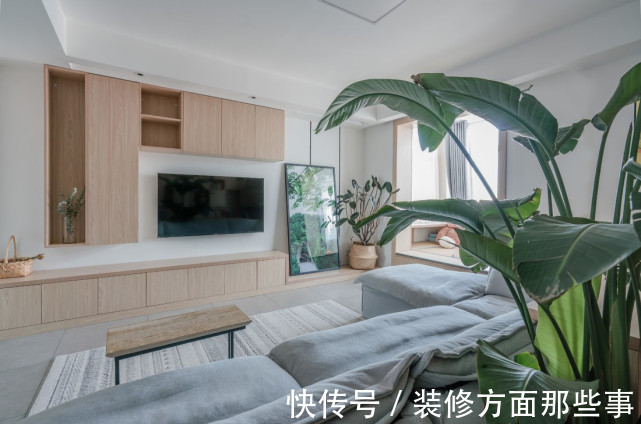 落地柜|97平北欧风三居室，一字型的落地柜，空间整体感和储物兼具