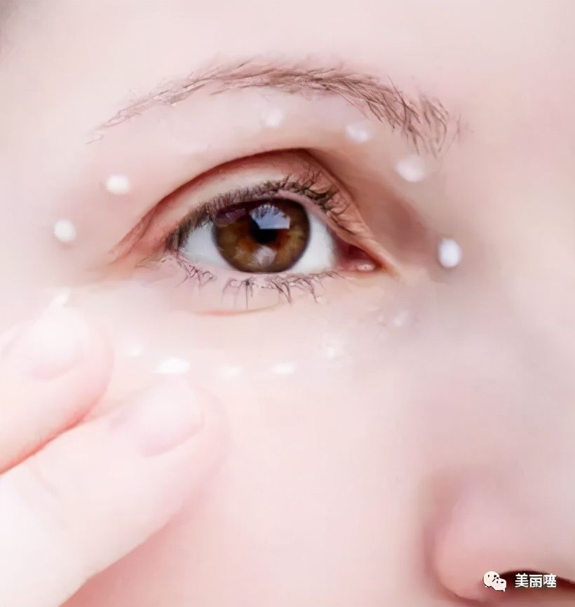 为什么要先涂乳液，再擦爽肤水？美容师说出了原因，庆幸我没用错