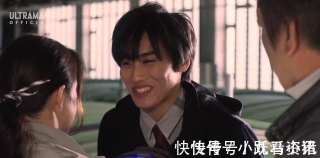 怪兽|《特利迦奥特曼》第一集正式播出,动作戏满分,但文戏却有点尬