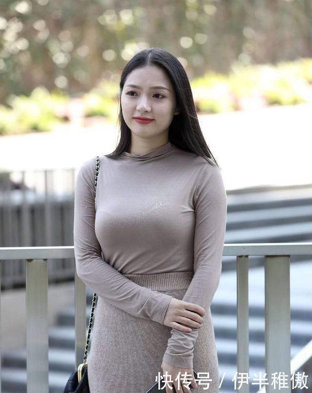 连衣裙的穿搭呈现满满气质感,更显潮流气质