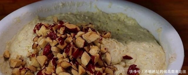 莲藕别炒着吃,加2个鸡蛋,简单一做,美味营养,比油条还好吃