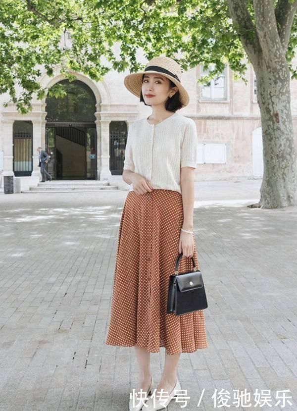 春季优雅的“知性风”显瘦穿搭,衬衣+高腰裤,打造你的专属美
