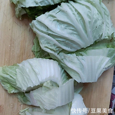 跟饭店大厨学的白菜豆腐煲的做法，果然好吃到没朋友