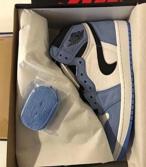 有人买到一双「错版」北卡蓝 AJ1，网友：这运气也太好了！！！