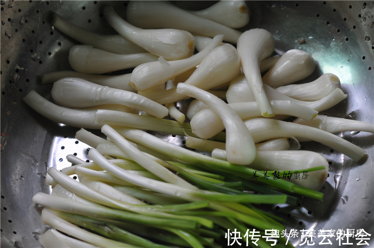 集市上碰到此物别手软,一次买10斤,拌一拌就能吃,爽脆开胃!