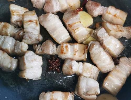 生姜片|天越冷,我家越爱吃这菜,每周炖一锅,热乎乎解馋更暖身,吃不腻