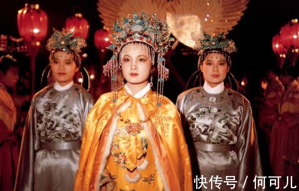 大观园&贾元春省亲,一直“针对”林黛玉,回贾府第一件事为何是更衣?