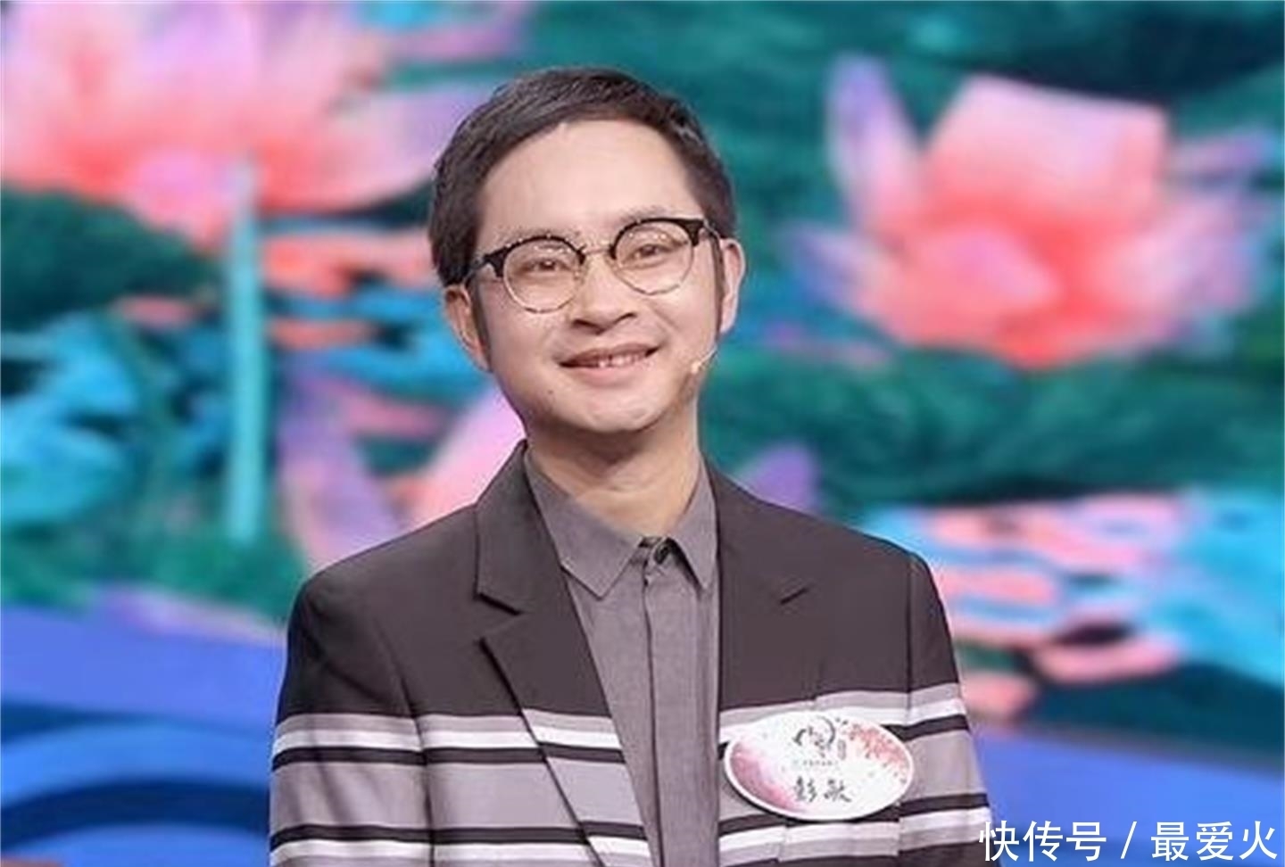 为贾浅浅诗歌辩护,表明彭敏的一种“双面人”性格