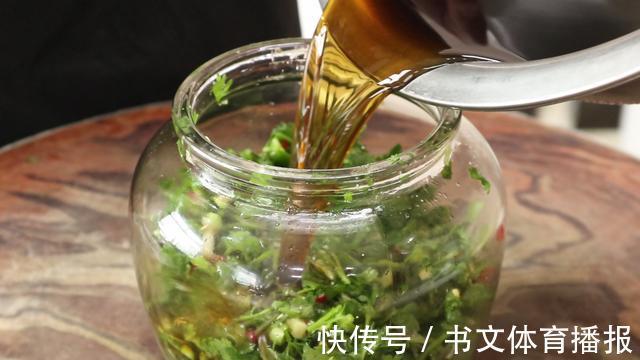 名厨|终于找到香菜好吃的做法，香辣开胃又解馋，做一次能吃一个月