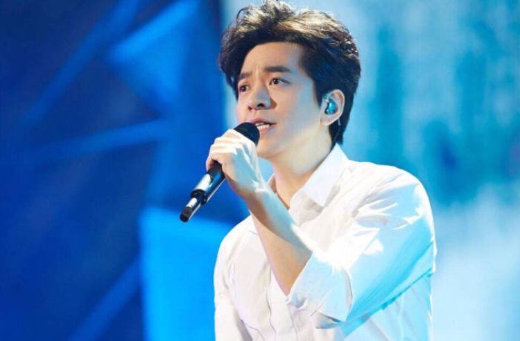 她是清华女博士，老公是天才歌手，两人5岁相识至今没房也没孩子