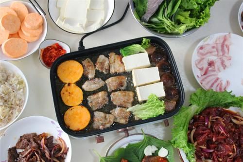 实惠|周末午餐,给老婆做的东北烤肉,解馋又实惠,比烤肉店吃着过瘾