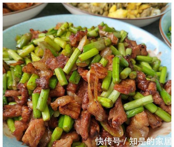 搅拌均匀|出差半年回家，老婆做了六个菜，省钱又美味，老公乐坏了
