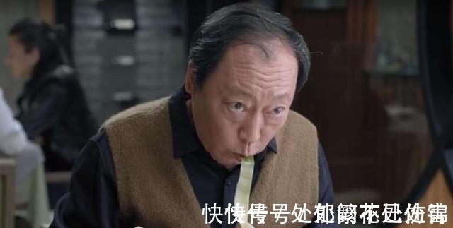 蘇明玉帶蘇大強(qiáng)吃西餐 蘇大強(qiáng)害羞的吃手指頭