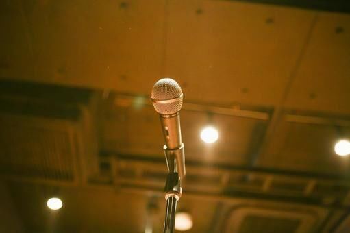 《吐槽大会》有提词器被吐槽！易立竞：提词器限制我只能这么吐