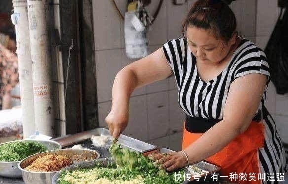 馅料|小区大姐卖小吃, , 天不亮就有人排队,人送外号:韭菜西施