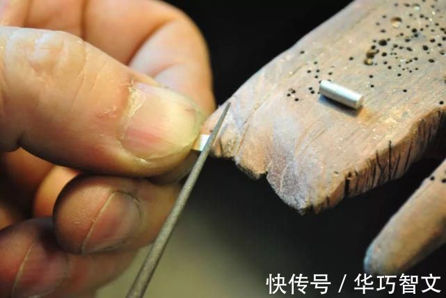 半球形 这件暗藏机关的项链,又变手链的可拆搭扣