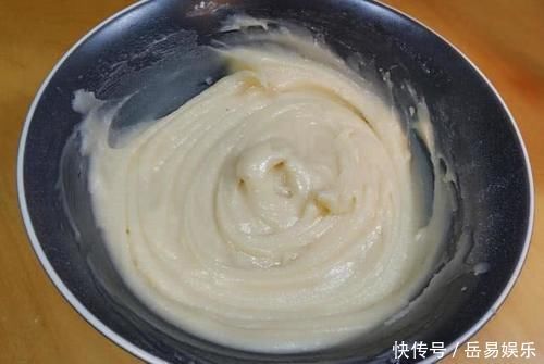 花生米里加上3个鸡蛋,没想到这么好吃,不用炸也不用煮!